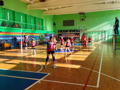 Лучшие команды по волейболу среди школьников определили в Биробиджане