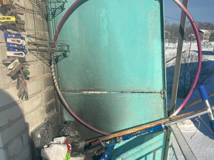 Балкон загорелся от прилетевшей с улицы петарды в п. Теплоозёрск ЕАО