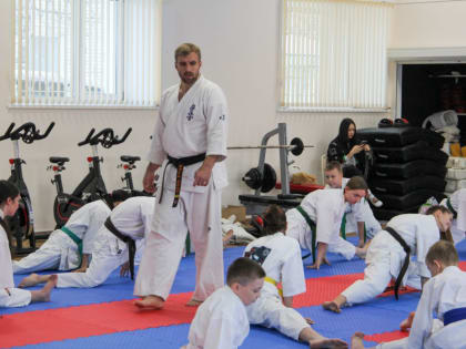 Чемпион России по карате провел мастер-класс в Биробиджане