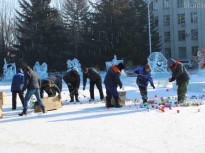 РАЗБОРКА НОВОГОДНЕЙ ЕЛКИ НАЧАЛАСЬ В БИРОБИДЖАНЕ