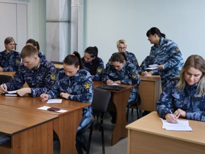 Сотрудники уголовно-исполнительной системы ЕАО успешно сдали итоговые зачеты по боевой и служебной подготовке