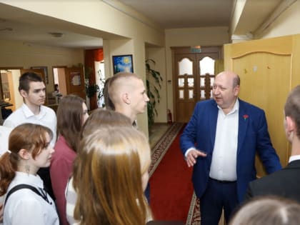 Биробиджанские школьники нанесли визит депутатам ЗС ЕАО