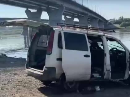 Мужчину утонул вместе с автомобилем в реке