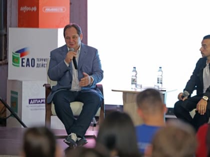 Губернатор ЕАО встретился с молодежью на образовательной сессии