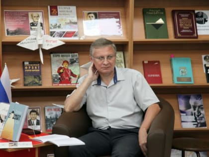 В центральной городской библиотеке Биробиджана состоялась презентация новой книги Виктора Антонова «И не допит весенний сок…»