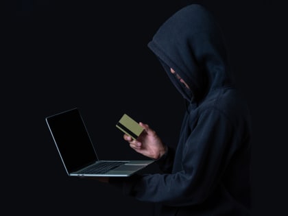 Почти полтора миллиона подарил житель Октябрьского района мошенникам