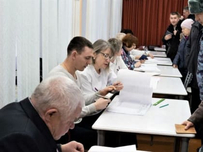 Целыми семьями идут на избирательные участки жители ЕАО