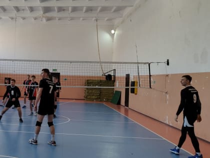 В товарищеском турнире по волейболу сошлись студенты и полицейские ЕАО