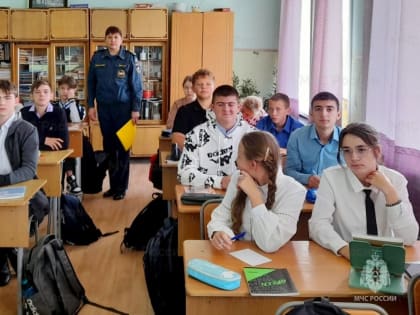 Полсотни сельских школьников повторили вместе со спасателями правила безопасности у воды