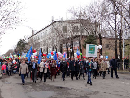 Встречаем Первомай: тысячи жителей ЕАО приняли участие в праздничном шествии