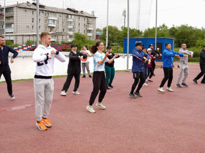 В Биробиджане День России отметили массовой зарядкой