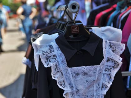 Вводятся ГОСТы на школьную форму: юрист объяснил, что будет, если прийти на урок без формы