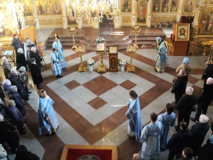Праздник Введения во храм Пресвятой Богородицы отметили архиерейским богослужением в Благовещенском соборе