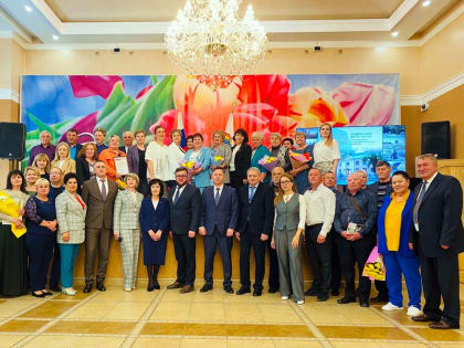 Депутаты парламента ЕАО поздравили коллег из Ленинского района