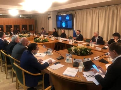 Политику развития отечественной фармакологии в условиях гибридной войны обсудили за круглым столом