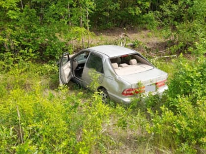 Травмы в одиночном ДТП получили пассажир и водитель седана на трассе «Биробиджан-Амурзет»