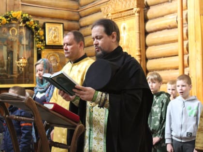 Молитвой и благословением открылась летняя детская площадка при Свято-Никольском храме