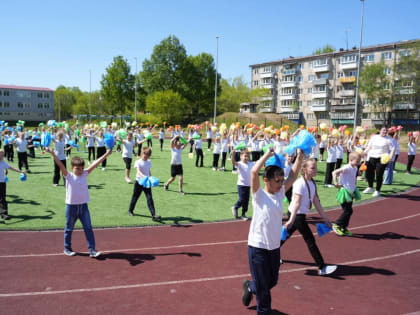 С массовой зарядки начали свой день педагоги и дошколята детских садов