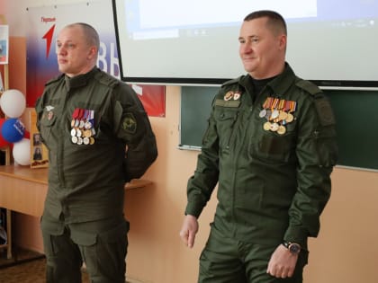 Председатель городской Думы Биробиджана Сергей Радецкий провел урок мужества в школе №16