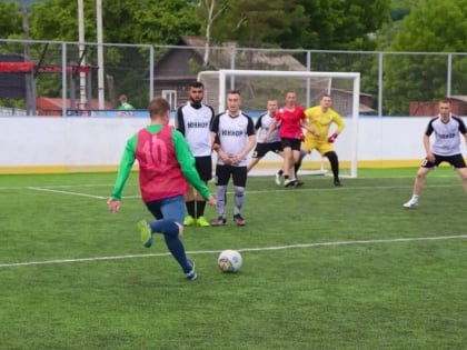 В Облученском районе стартовал турнир по малоформатному футболу «Муниципальная футбольная лига»