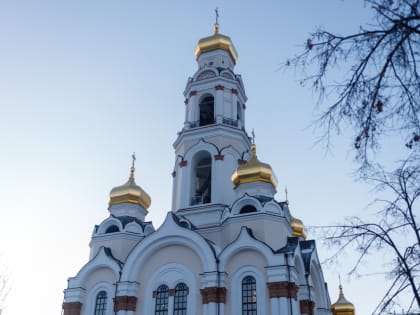Преосвященные архипастыри Православной Церкви совершили Литургию в престольный праздник храма «Большой Златоуст»