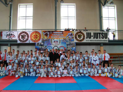 «Золото», «серебро» и «бронзу» привезли с турнира бойцы джиу-джитсу из Биробиджана с турнира в Белогорске