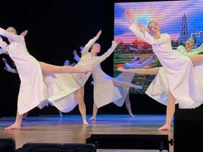 Отчетный концерт образцового ансамбля танца «Мазлтов» прошел в Биробиджане