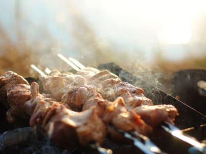 Нежнейшее мясо тает во рту: секретная добавка в маринад для шашлыка