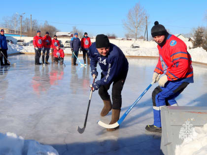 Победу в первом межведомственном турнире по хоккею с мячом в валенках в ЕАО одержали пожарные