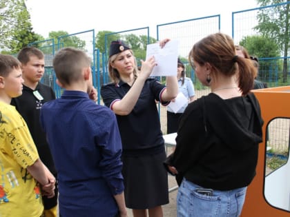 Сотрудники областной Госавтоиспекции познакомили учеников средней школы № 4 с «Лабораторией безопасности»