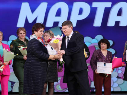 Почти 90 жительниц ЕАО отмечены наградами в канун 8 Марта