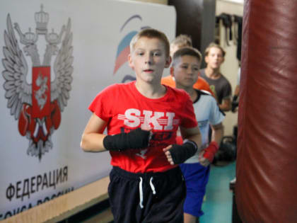 Проект для детей из детских домов реализует тренер по боксу в Биробиджане