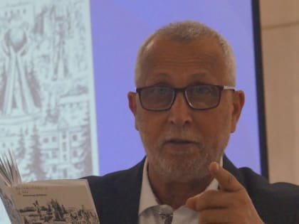 В рифме Биробиджана проводит экскурсии по городу поэт Александр Драбкин