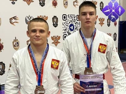 Бронзовые медали завоевали спортсмены из ЕАО на соревнованиях по рукопашному бою в Санкт-Петербурге