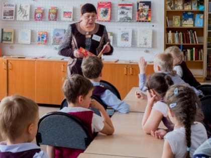 Пожилая учительница из Сибири стала порнозвездой из-за злой шутки учеников