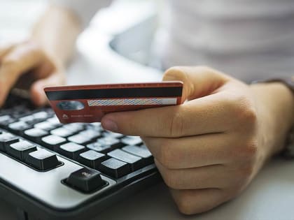 У биробиджанского пенсионера похитили более полумиллиона рублей