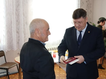 Медали «80 лет Победы в Великой Отечественной войне» вручили в Биробиджанском районе