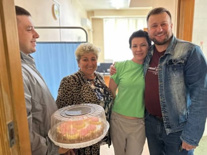 В Еврейской автономной области партийцы поздравили сотрудников медицинских учреждений с профессиональным праздником