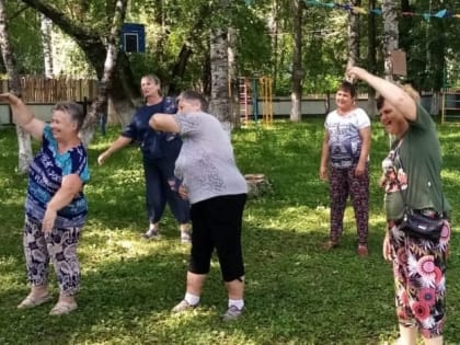 Танцуют все и… всё:  сальсой, кумбией и регеттоном продляют долголетие пенсионеры в ЕАО