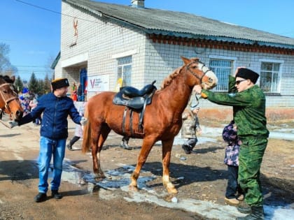 Блинами угощают жителей ЕАО на избирательных участках