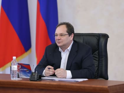 С Днём учителя поздравил педагогов области губернатор ЕАО Ростислав Гольдштейн