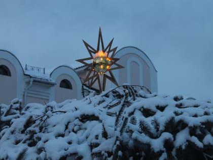 Первая Вифлеемская звезда зажглась на территории Благовещенского собора в Биробиджане