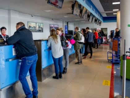 Авиакомпания "Победа" после решения суда разрешила перевозить дамские сумки любого размера