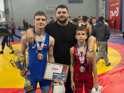 Две золотые медали привезли спортсмены из Биробиджана с Всероссийского турнира по вольной борьбе «Надежды БАМа»