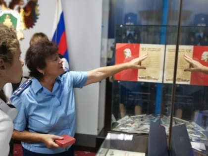 Экскурсию в музее прокуратуры ЕАО провели для учащихся Биробиджана