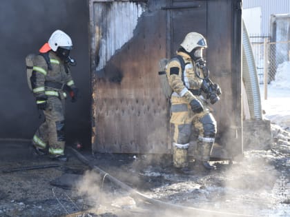 Спецтехника повреждена во время крупного пожара в Биробиджане