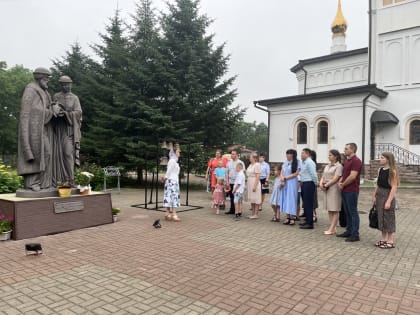 Накануне Дня семьи, любви и верности семьи регионального УМВД были гостями Биробиджанской епархии        