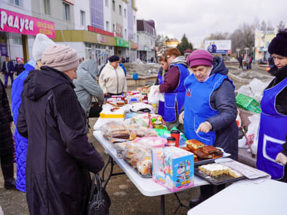 Волонтерское движение «Девчонки из Биробиджана» провели ярмарку в поддержку участников СВО