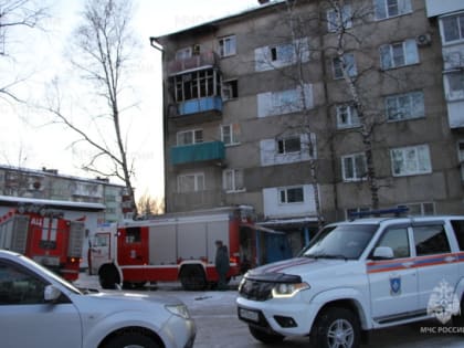 Едва не сгорели вместе с детьми и кошкой две курильщицы в Биробиджане