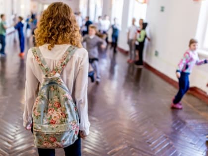 По 12 тысяч рублей: выплаты школьникам будут, но не всем
